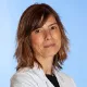 Dra. Teresa Iscar Galán La imagen muestra a la Dra. Teresa Íscar Galán, especialista en Anatomía Patológica en la Clínica Universidad de Navarra. La Dra. Íscar se decica al diagnóstico de enfermedades a través del examen de muestras de tejido con una dedicación preferencial al l estudio de la patología mamaria, ginecológica, cabeza y cuello y tiroides.