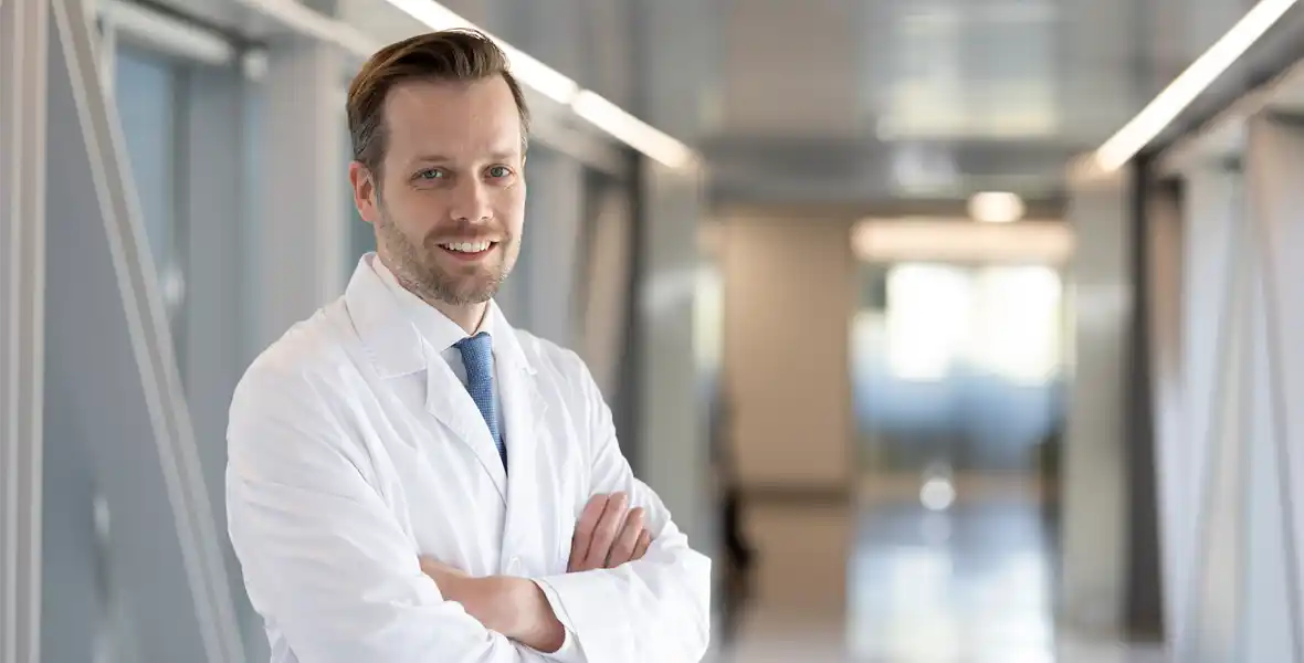 Imagen del Dr. Gabriel Schlager, especialista del Departamento de Dermatología de la Clínica Universidad de Navarra.
