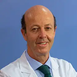 Dr. Felipe Prosper Cardoso - Especialista en Terapia Celular (Imagen) La imagen muestra al Dr. Felipe Prosper Cardoso, especialista en terapia celular de la Clínica Universidad de Navarra, con amplia experiencia en el campo.<br/><br/>El Dr. Prosper es uno de los expertos líderes en el área de terapia celular en esta institución, reconocida por su trayectoria en investigación y aplicación de terapias innovadoras.<br/><br/>Con una formación sólida en medicina regenerativa, el Dr. Prosper ha liderado investigaciones y aplicaciones clínicas de terapia celular para tratar diversas afecciones. Su experiencia ha sido reconocida a nivel internacional, y es un referente en la comunidad médica. Si busca un especialista de confianza en terapia celular, el Dr. Felipe Prosper Cardoso es la elección ideal.